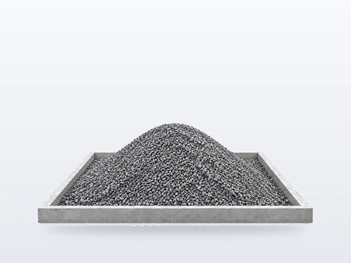 Concrete storage bay में तोड़े हुए पत्थर (Gitti) का ढेर