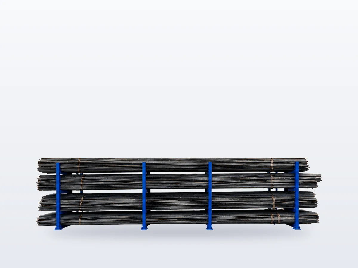 नीले steel rack पर रखे Saria TMT reinforcement bars